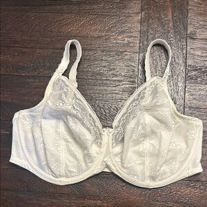 Wacoal Lace Underwire Bra - White